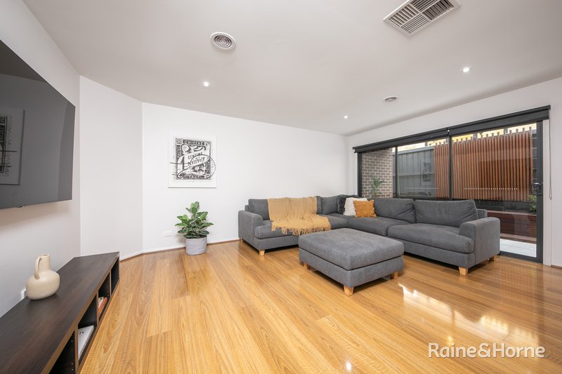 Photo - 16 Friesian Drive, Sunbury VIC 3429 - Image 8