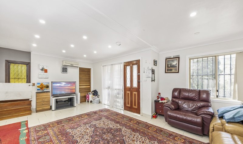 Photo - 16 Friesian St , Busby NSW 2168 - Image 3