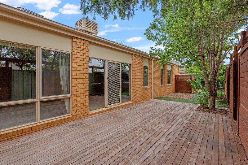 Photo - 16 Gardenia Way, Caroline Springs VIC 3023 - Image 13