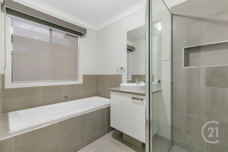 Photo - 16 Garland Street, Pakenham VIC 3810 - Image 5