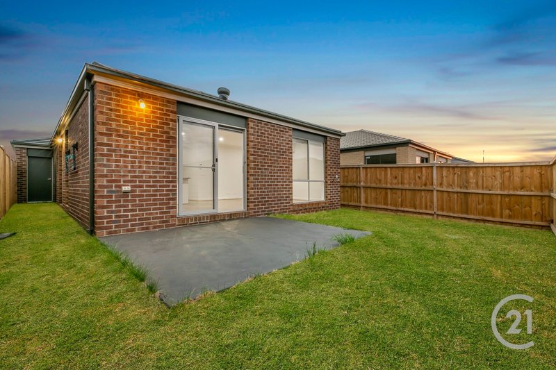 Photo - 16 Garland Street, Pakenham VIC 3810 - Image 8