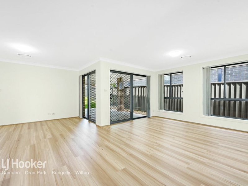 Photo - 16 Geoghegan Circuit, Oran Park NSW 2570 - Image 3