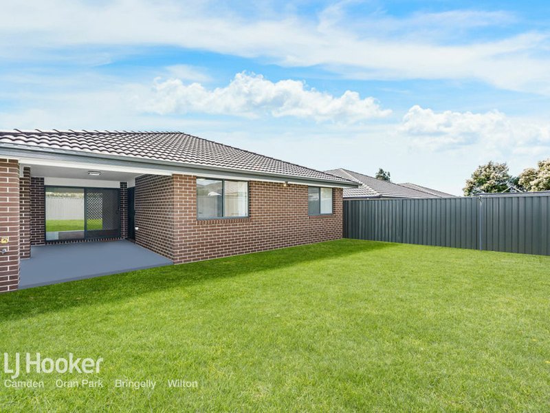 Photo - 16 Geoghegan Circuit, Oran Park NSW 2570 - Image 5