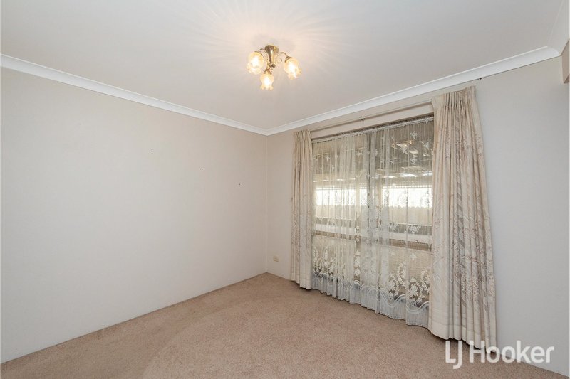 Photo - 16 Geographe Way, Thornlie WA 6108 - Image 5