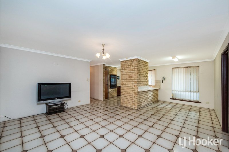 Photo - 16 Geographe Way, Thornlie WA 6108 - Image 8