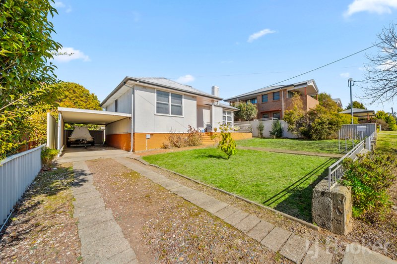 Photo - 16 Gerald Street, Queanbeyan NSW 2620 - Image 2