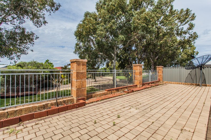 Photo - 16 Gilman Court, Piara Waters WA 6112 - Image 17