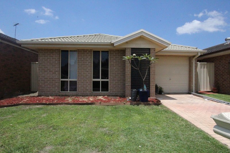 16 Glenelg Court, Wattle Grove NSW 2173