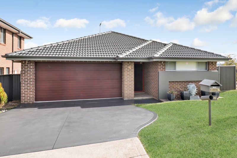 16 Glenmore Ridge Drive, Glenmore Park NSW 2745