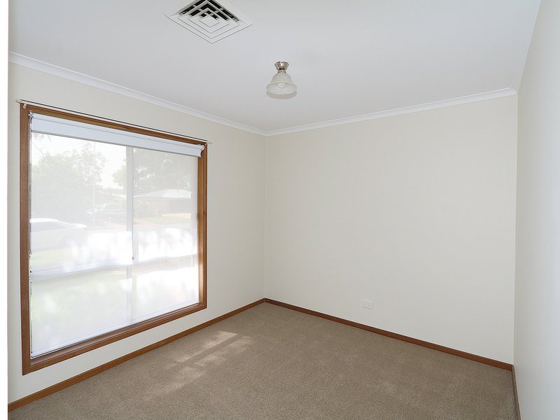 Photo - 16 Goborra Street, Glenfield Park NSW 2650 - Image 8