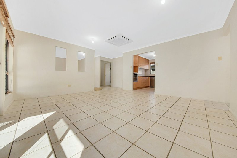 Photo - 16 Golf View Drive, Boyne Island QLD 4680 - Image 2