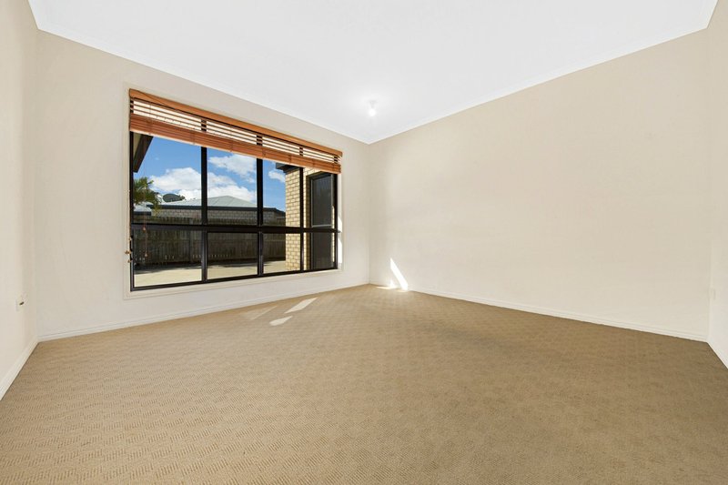 Photo - 16 Golf View Drive, Boyne Island QLD 4680 - Image 5