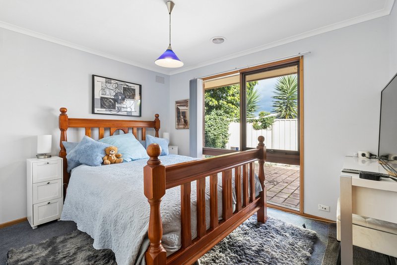 Photo - 16 Gorae Court, Westmeadows VIC 3049 - Image 4