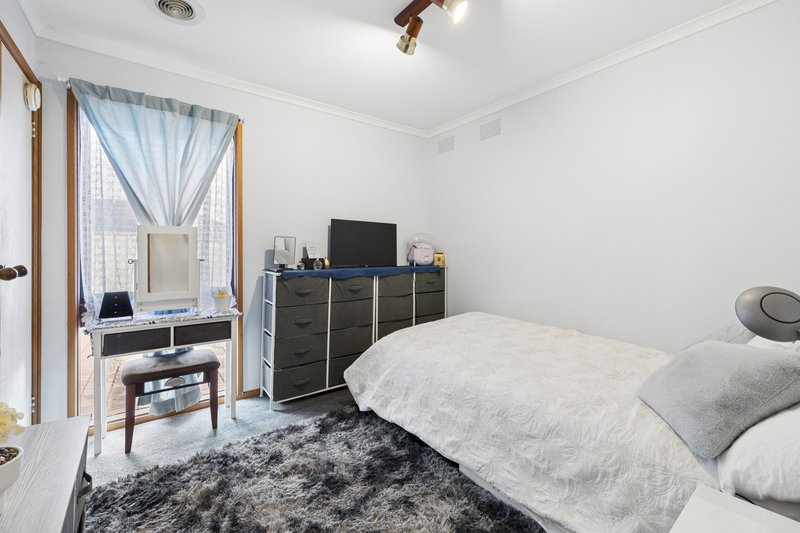 Photo - 16 Gorae Court, Westmeadows VIC 3049 - Image 6
