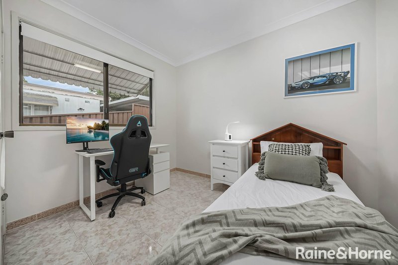 Photo - 16 Grandview Drive, Campbelltown NSW 2560 - Image 6