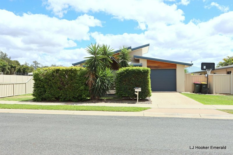 Photo - 1/6 Grange Court, Emerald QLD 4720 - Image 2