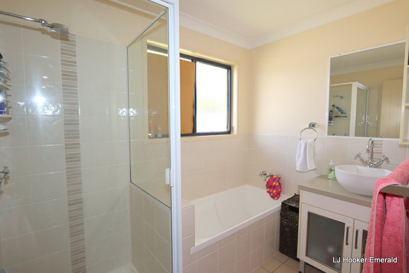 Photo - 1/6 Grange Court, Emerald QLD 4720 - Image 9