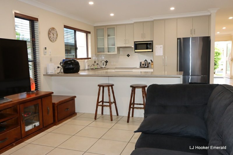 Photo - 1/6 Grange Court, Emerald QLD 4720 - Image 14