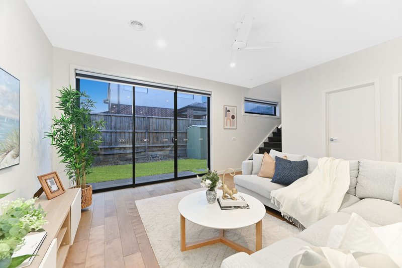 Photo - 16 Grasslands Loop, Keysborough VIC 3173 - Image 13