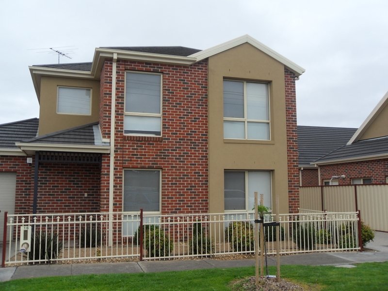 16 Greaves Street, Werribee VIC 3030