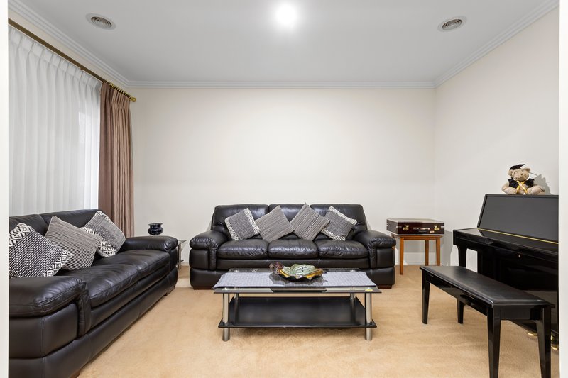 Photo - 16 Greenhaven Gardens, South Morang VIC 3752 - Image 5