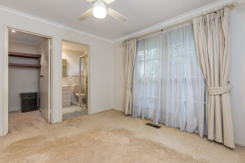 Photo - 16 Greenways Road, Glen Waverley VIC 3150 - Image 5