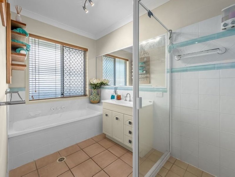 Photo - 16 Grey Gum Close, Bridgeman Downs QLD 4035 - Image 16