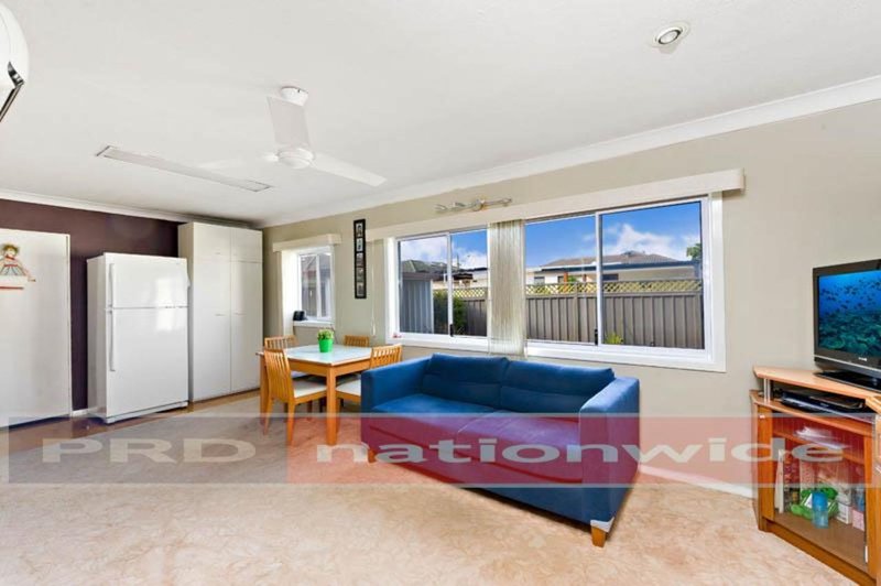 Photo - 16 Grieve Crescent, Milperra NSW 2214 - Image 5