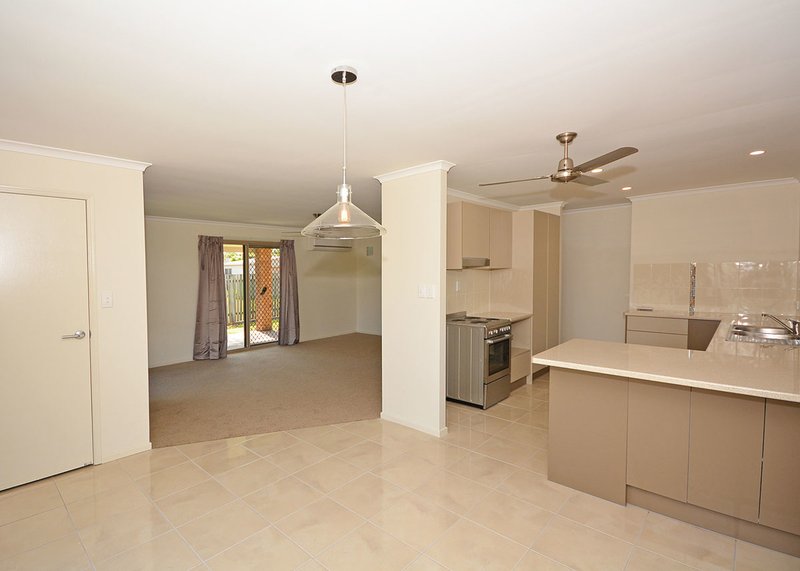 Photo - 16 Hamer Street, Urangan QLD 4655 - Image 3