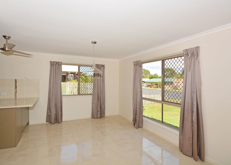 Photo - 16 Hamer Street, Urangan QLD 4655 - Image 16