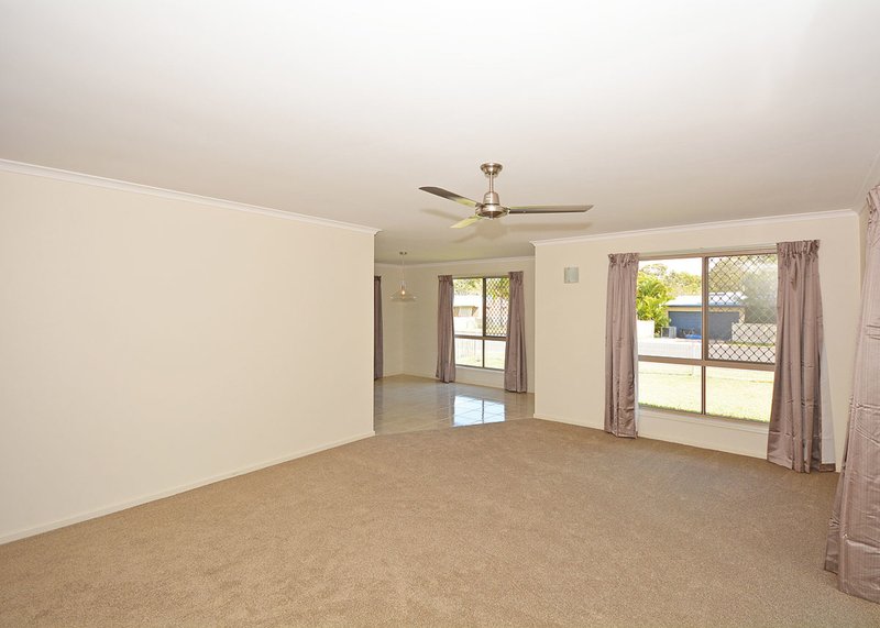 Photo - 16 Hamer Street, Urangan QLD 4655 - Image 17