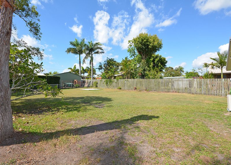 Photo - 16 Hamer Street, Urangan QLD 4655 - Image 18