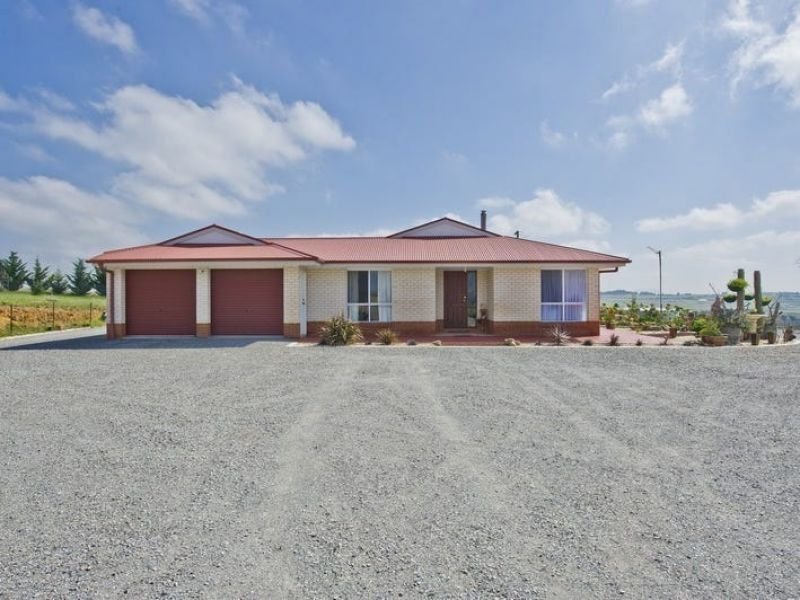 16 Hamilton Drive, Yass NSW 2582