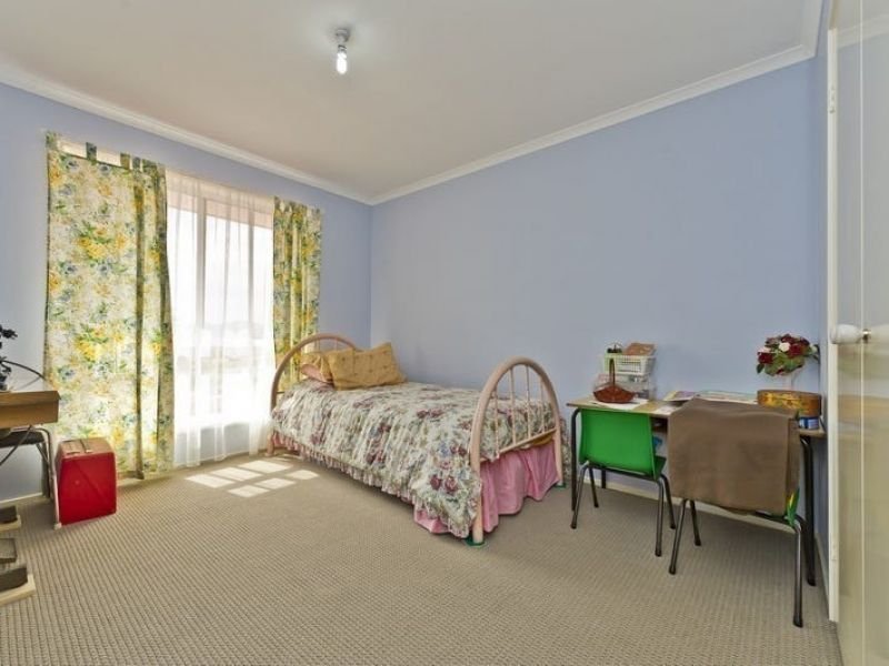 Photo - 16 Hamilton Drive, Yass NSW 2582 - Image 8