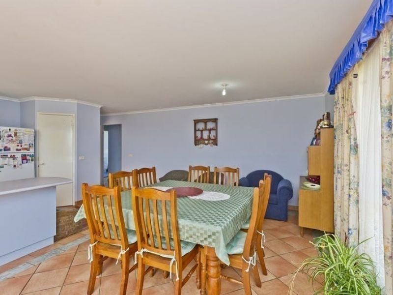 Photo - 16 Hamilton Drive, Yass NSW 2582 - Image 16