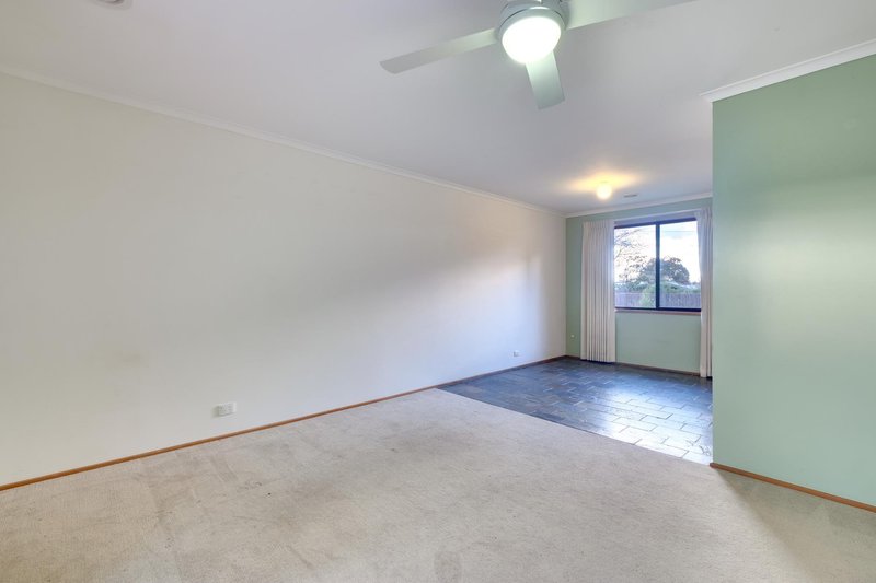 Photo - 16 Hamlet Place, Florey ACT 2615 - Image 6