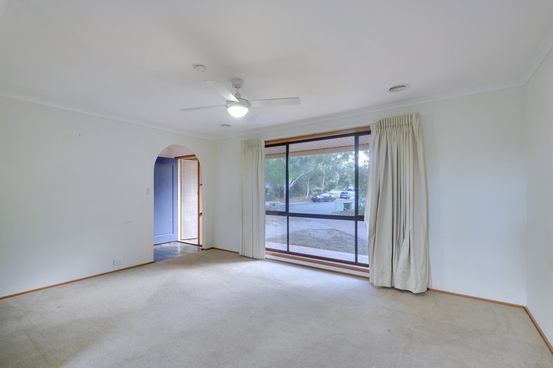 Photo - 16 Hamlet Place, Florey ACT 2615 - Image 7