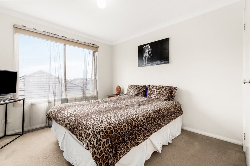 Photo - 16 Harlesden Circuit, Pakenham VIC 3810 - Image 6