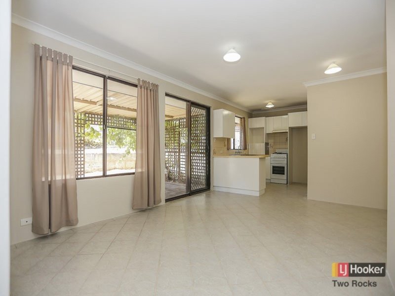 Photo - 16 Hartland Place, Yanchep WA 6035 - Image 5