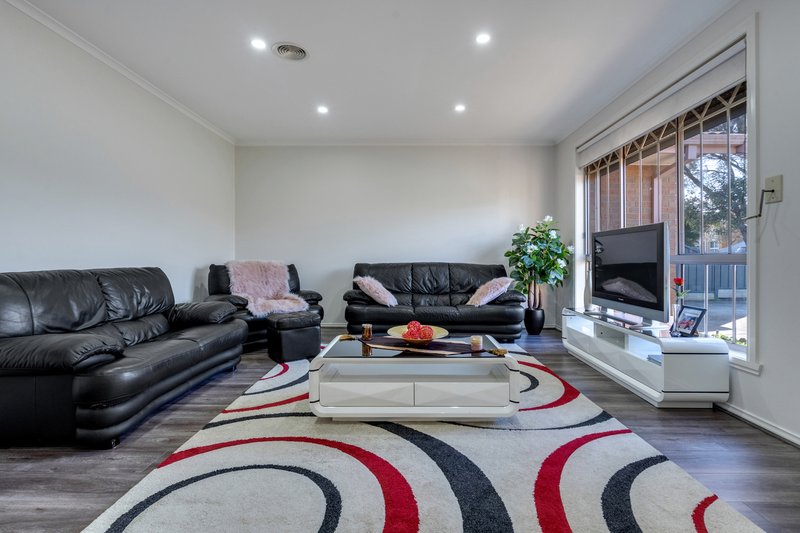 Photo - 16 Harvey Court, Roxburgh Park VIC 3064 - Image 3