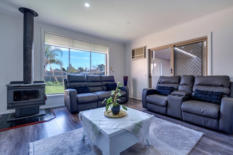 Photo - 16 Harvey Court, Roxburgh Park VIC 3064 - Image 7