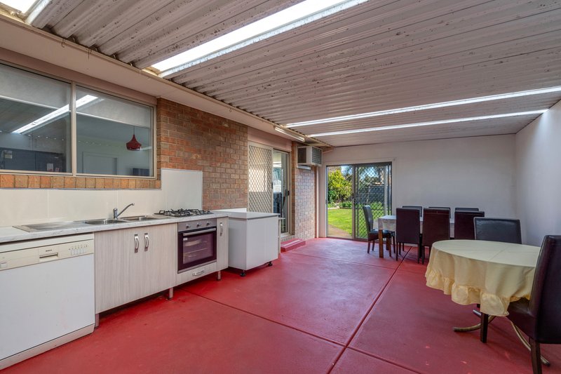 Photo - 16 Harvey Court, Roxburgh Park VIC 3064 - Image 14