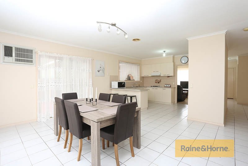 Photo - 16 Harvey Court, Roxburgh Park VIC 3064 - Image 5