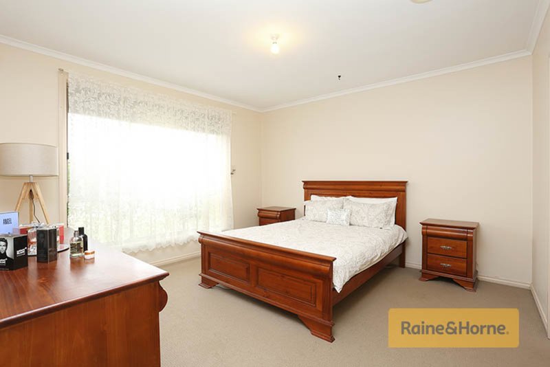 Photo - 16 Harvey Court, Roxburgh Park VIC 3064 - Image 6