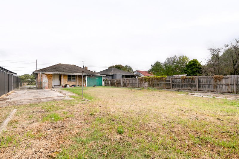 Photo - 16 Heather Court, Glenroy VIC 3046 - Image 13