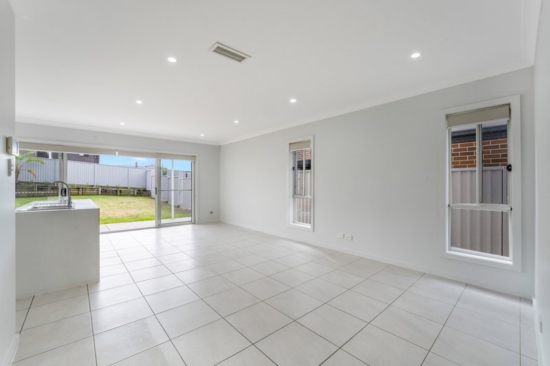 Photo - 16 Hebe Street, Glenfield NSW 2167 - Image 4