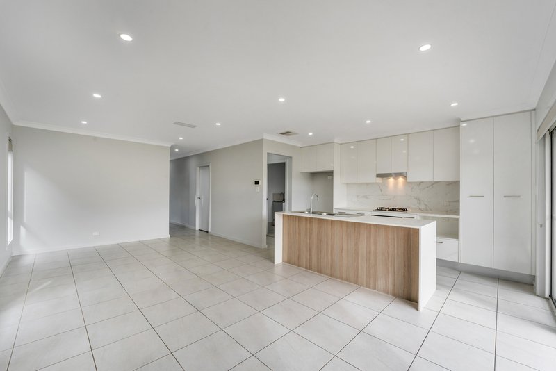 Photo - 16 Hebe Street, Glenfield NSW 2167 - Image 5