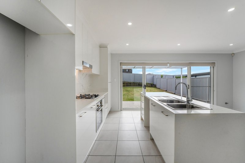 Photo - 16 Hebe Street, Glenfield NSW 2167 - Image 6