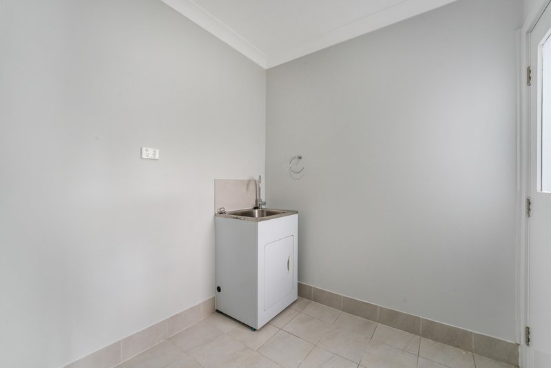 Photo - 16 Hebe Street, Glenfield NSW 2167 - Image 9