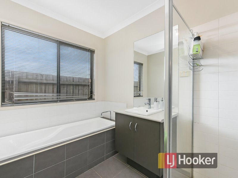 Photo - 16 Hector Drive, Cranbourne VIC 3977 - Image 9